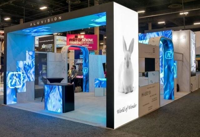 Stand de feria con pantallas LED